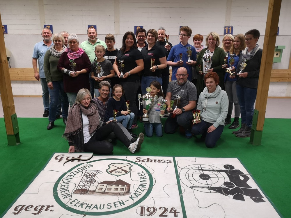 Gruppenfoto der Sieger (Fotos: SV Elkhausen-Katzwinkel)