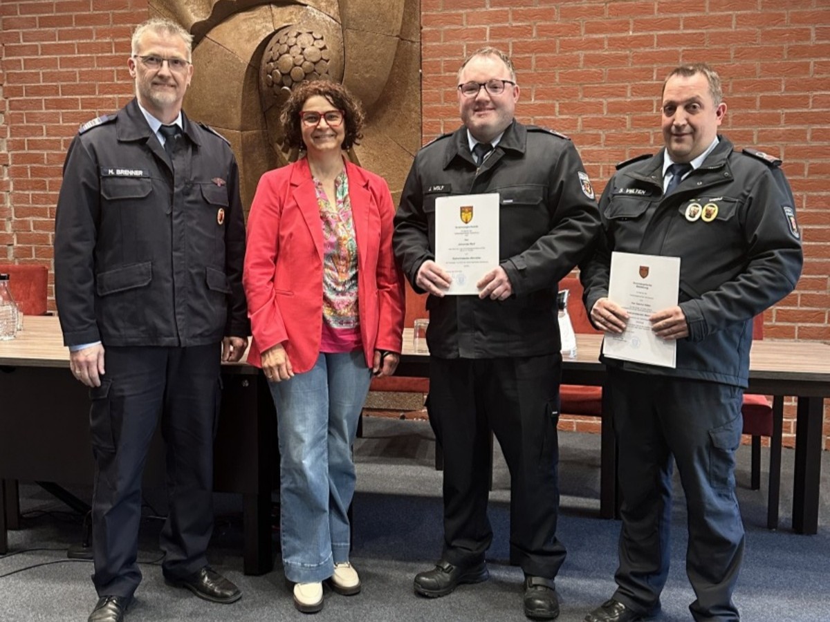 Markus Brenner (Wehrleiter), Gabriele Greis (Brgermeisterin), Johannes Wolf (erster stellvertretender Wehrleiter), Sascha Velten (zweiter stellvertretender Wehrleiter) (Foto: Marco Drner)
