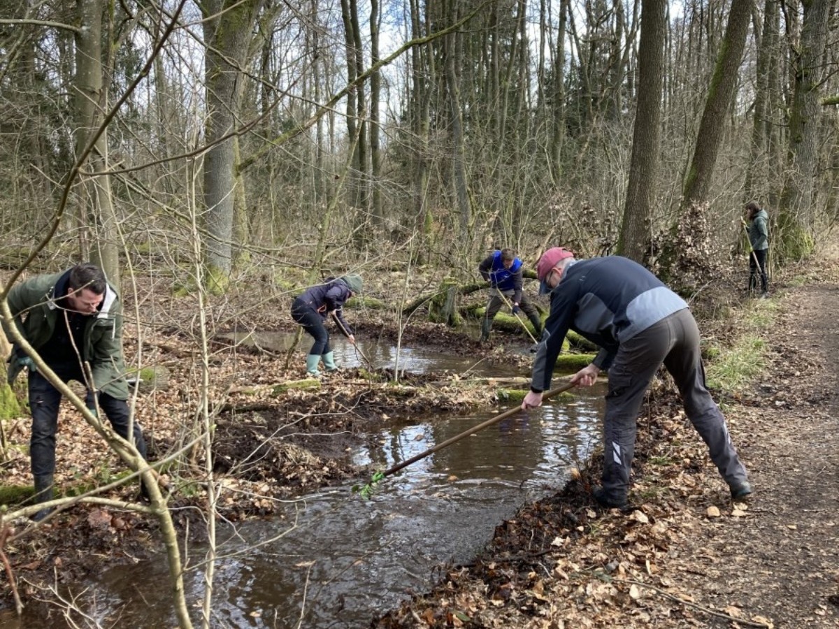 Ehrenamtler im Einsatz (Foto: NABU/ Karin Rohrbach-Gramsch)