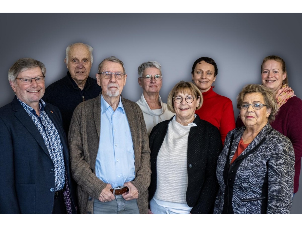 Rainer D�ngen, Hans Joachim Roos, Rudolf Beyer, Heidrun Junge, Margot Sander, Rebecca Seuser, Anna Neuhof und Stefanie Schneider (Foto: Rainer D�ngen)