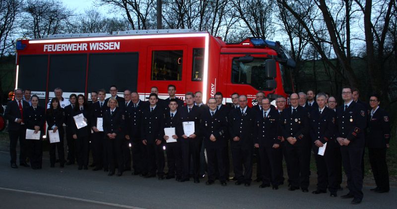 Neuaufnahmen, Befrderungen und Ehrungen bei der Feuerwehr