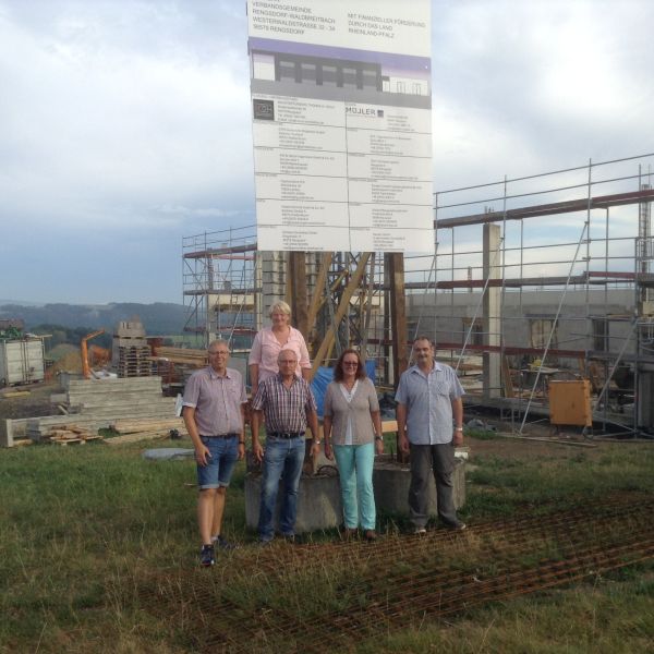 Feuerwehrhaus fr Oberraden und Straenhaus im Bau. Foto: privat