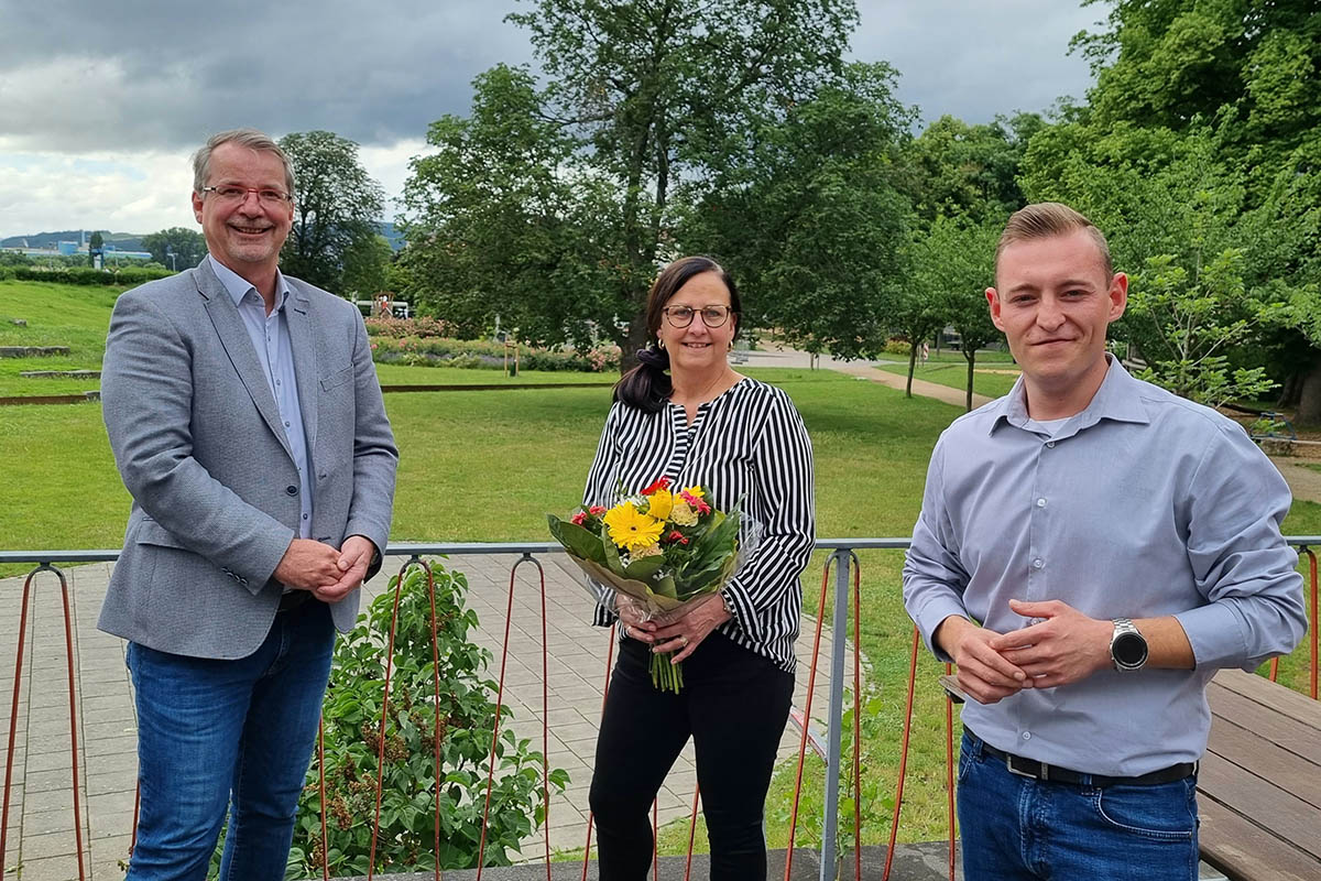 Von links: Fraktionsvorsitzender Sven Lefkowitz bedankte sich bei Petra Grabis fr ihr jahrelanges Engagement und gratulierte Janick Helmut Schmitz zur Wahl des Fraktionsgeschftsfhrers. Foto: SPD