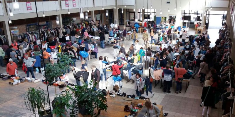 Frauensachenflohmarkt in der Aula. Foto: Veranstalter