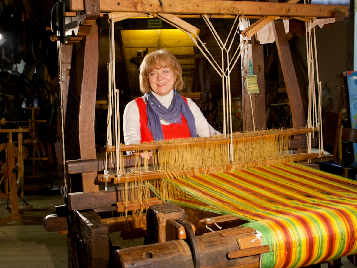 An den Webstuhl: Workshop im Technikmuseum Freudenberg