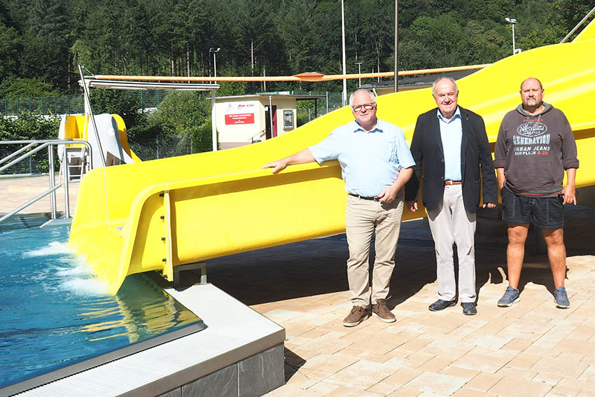 Klaus Kux, Bernhard Wiemer und Michael Woischwill (v.l.n.r.) sind zufrieden mit dem Verlauf der Freibadsaison.