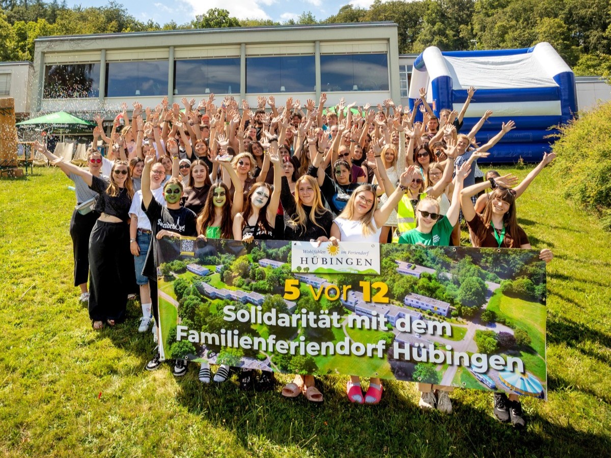 140 Freiwilligendienstleistende aus ganz Rheinland-Pfalz tagen aktuell im FFD und zeigen ihre Solidarit�t mit der beleibten Freizeiteinrichtung, die sie f�r diesen Zweck schon seit zehn Jahren nutzen (Foto von Britta Klinkenborg)