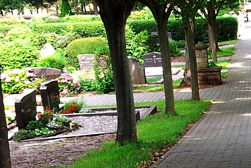 Diebstahlserie auf Friedhof  Polizei bittet um Hinweise