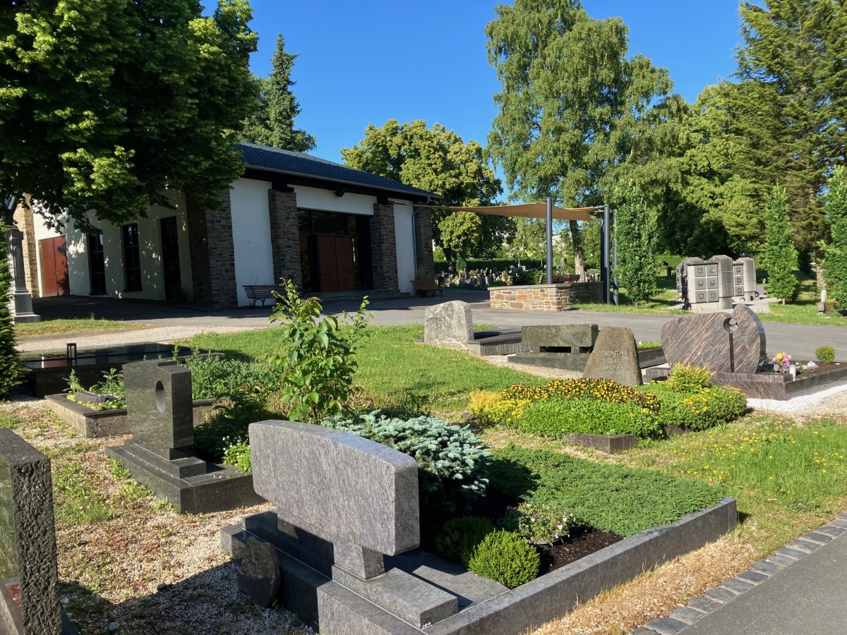 Auch auf dem neu gestalteten Friedhof in Hachenburg sind vielfltige Bestattungsmglichkeiten vorhanden (Foto: Karl-Heinz Boll)