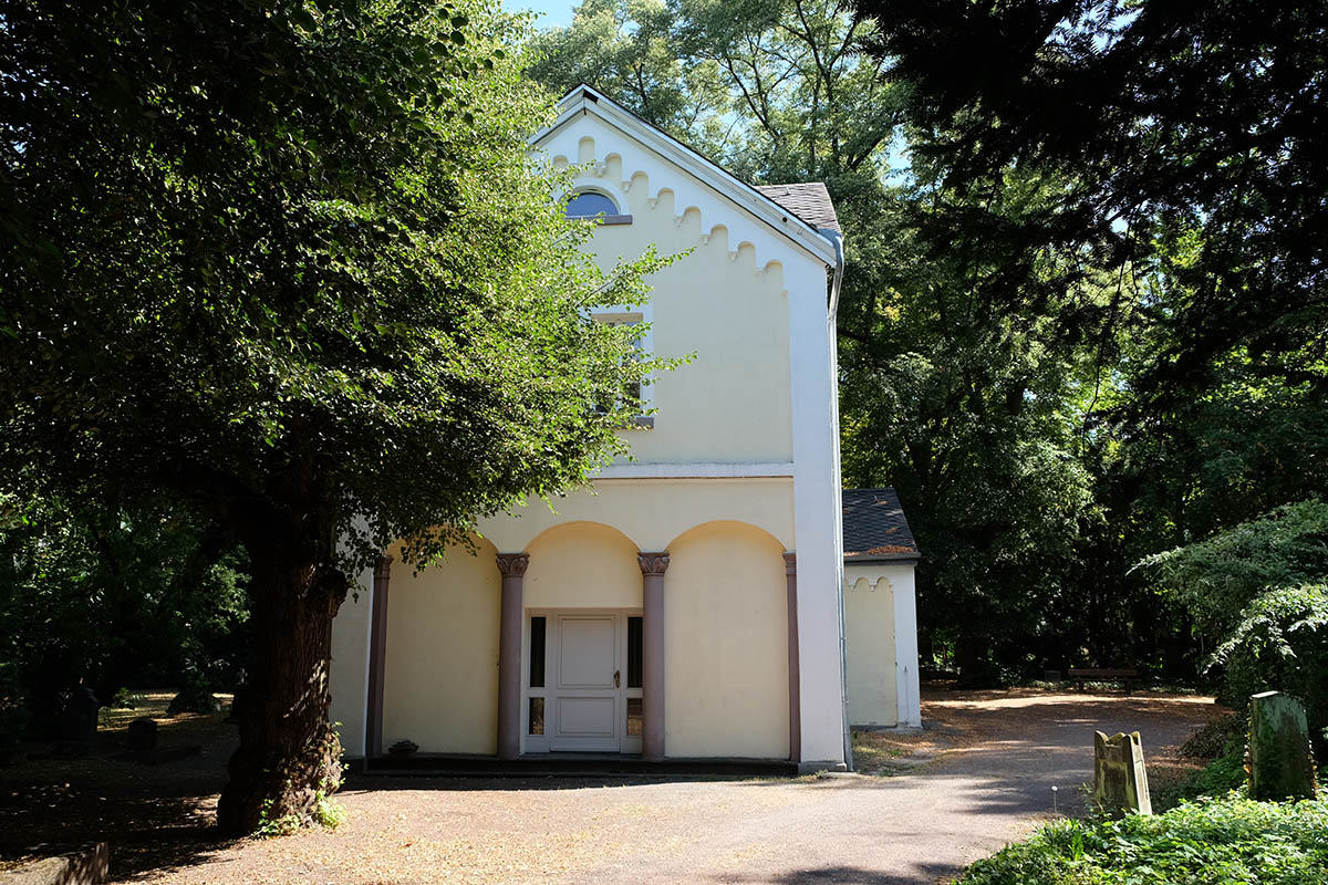 Das H�uschen auf dem alten Friedhof. Foto: Melanie Lange