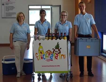 Das   Team   von   Fruchtalarm   Siegen   in   Aktion   in   der   DRK-Kinderklinik Siegen (Foto: DRK-Kinderklinik Siegen)