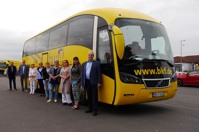 Frauen geben Gas  Teilzeitausbildung zur Busfahrerin