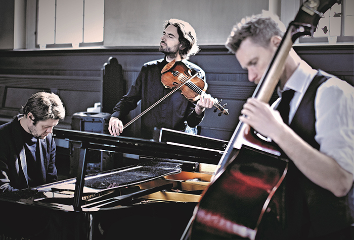 In der Westerburger Schlosskirche mit ruhiger Musik zu erleben: das wunderbare Gjermund Larsen Trio. Foto: Veranstalter