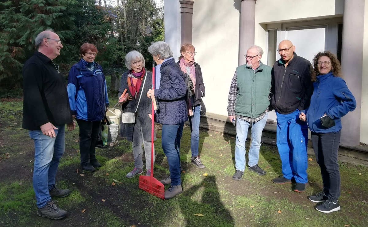 Grabpaten bringen Alten Friedhof auf Vordermann