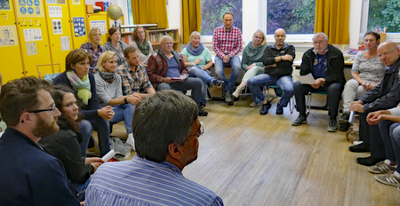 Die Elterninitiative Grundschule Herkersdorf-Offhausen hatte zum Pressegesprch geladen. Die Botschaft: Hier wird nicht aufgegeben. Allerdings benennt man klar, wer nicht fr die Grundschule gekmpft hat. (Foto: GW)