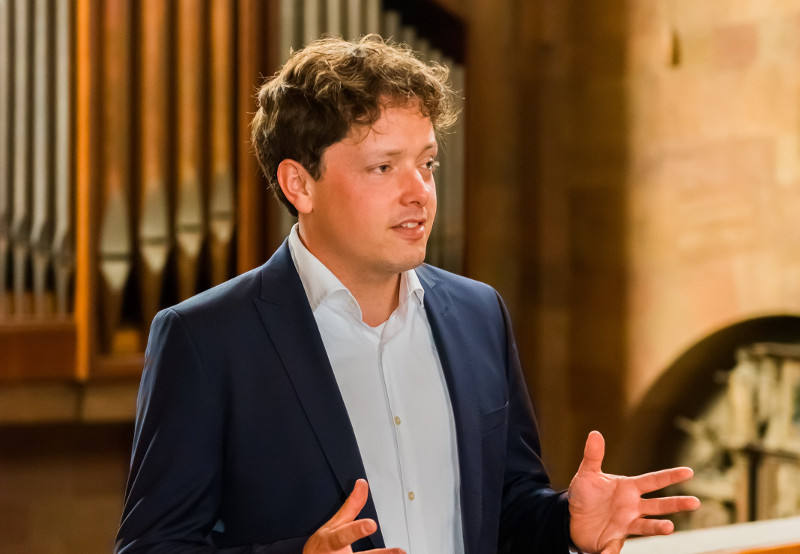 Mainzer Domorganist spielt in der Kirche von Gackenbach