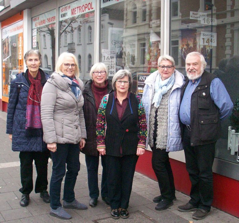 Seniorenbeirat Neuwied vor dem Kino. Foto: privat