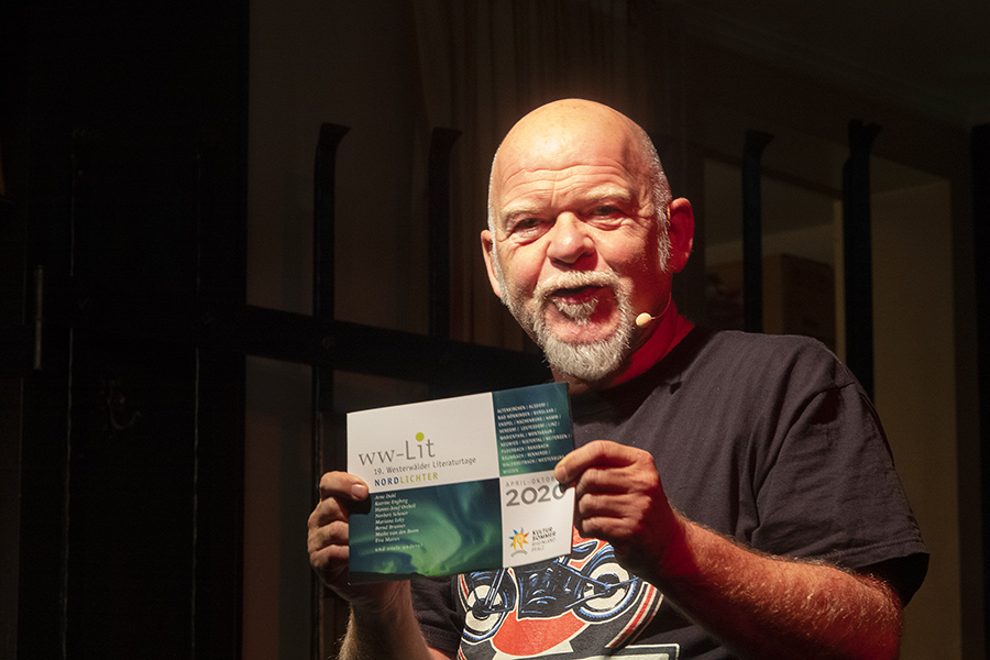Bernd Gieseking las im Rahmen der Westerwlder Literaturtage aus seinem Buch "Finne dich selbst!" in Waldbreitbach. Fotos: Wolfgang Tischler