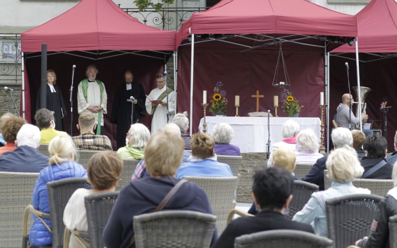 Gelebte kumene statt Sommerfest auf dem Hachenburger Marktplatz