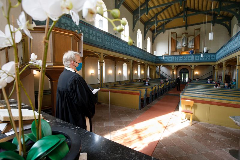 Als erste evangelische Gemeinde im Dekanat Westerwald hat Kirburg gestern einen Gottesdienst gefeiert. Fotos: Peter Bongard