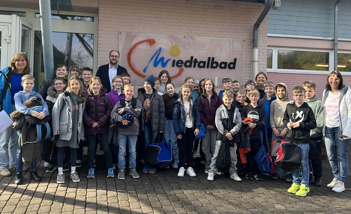 Sch�lerinnen und Sch�ler der Grundschule Anhausen. Foto: Barbara Kurz