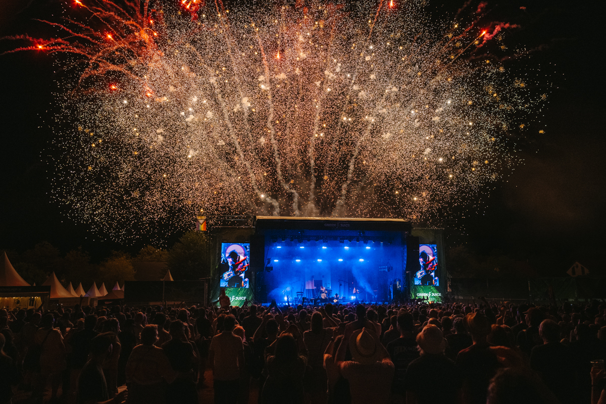 Abschlussfeuerwerk w�hrend der Zugabe von "The Wombats". Fotos: Lara Jane Schumacher/Art of Jane