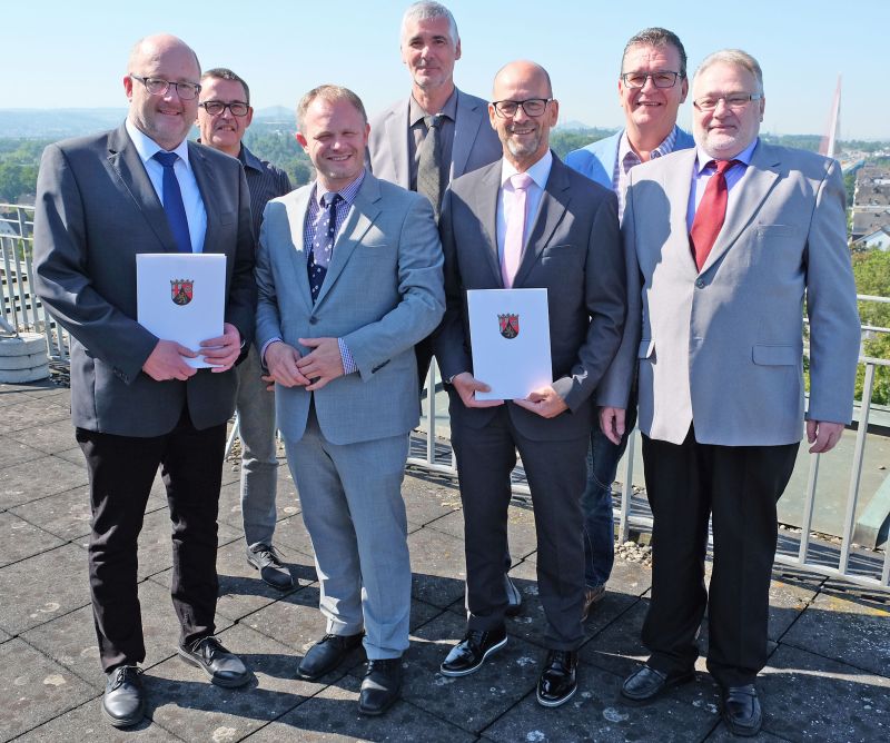 Von links: Wilfried Hausmann, Feuerwehr-Kollege Elmar Grg (Ex-Kollege aus dem Wahlamt), Oberbrgermeister Jan Einig, Ralf Hondrich (ehemaliger Leiter der Personalabteilung) Fred Gro, Personalratsvorsitzender Jrg Hergott und Holger Busch (heute Stadtkmmerei, frher Wahlamt). Foto: privat  