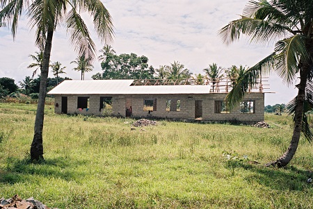 In Korogwe, Tansania, ensteht mit Wller Geld eine Grundschule. Der Mogendorfer Eberhard Strder tut seit Jahren Gutes fr die Region (Fotos: Evangelisches Dekanat Westerwald/Peter Bongard)