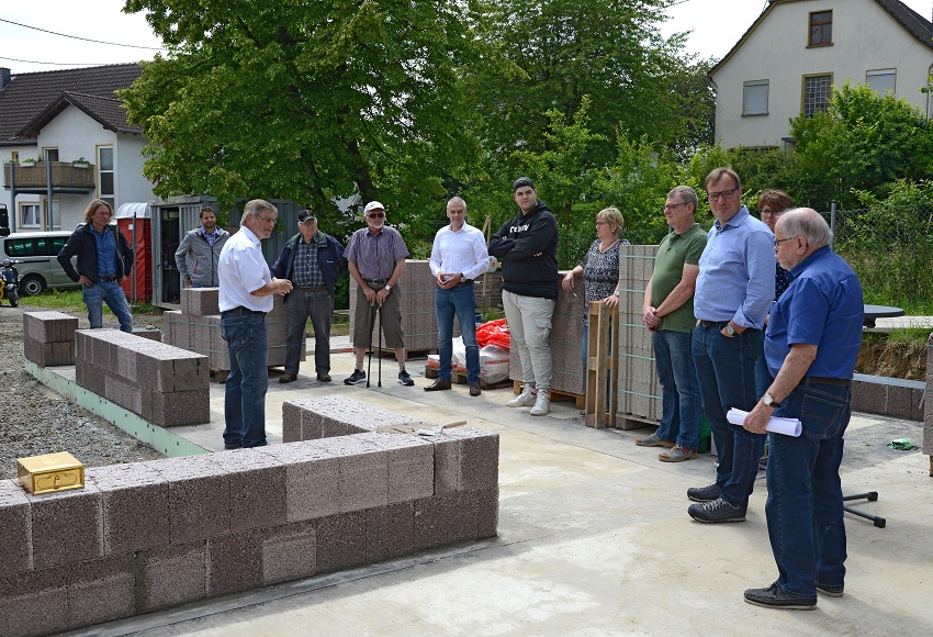 Grundsteinlegung fr Dorfgemeinschaftshaus in Heupelzen