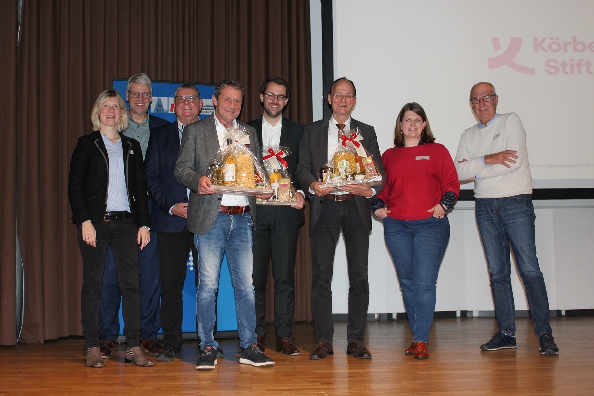 Redner und Organisatoren des Westerwlder Kommunalkongress von CDU-Kreistagsfraktion und KPV im Brgerhaus Wirges (v.l.n.r.): Jenny Gro MdL, Dr. Stephan Krempel, Guido Mallm, Achim Schwickert, Hubertus Hacke, Martin Meister, Alexandra Marzi und Wolfgang Zirfas.
(Foto: Leon Gler)