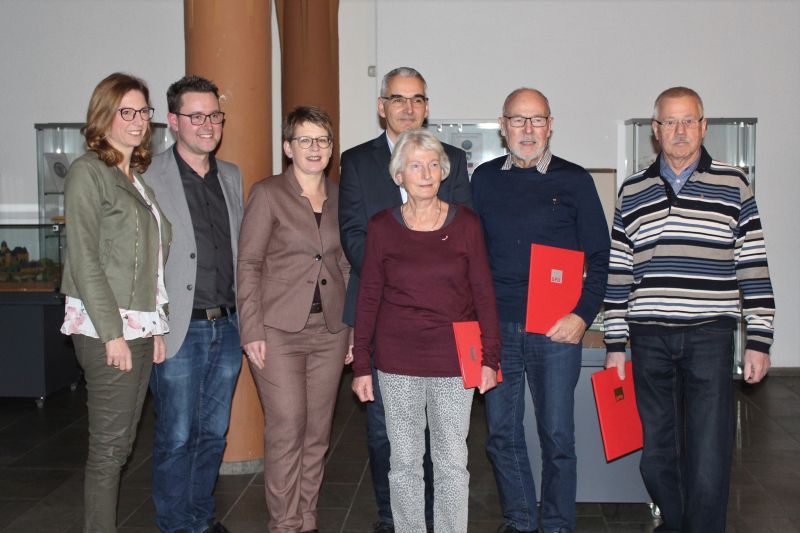 V.r.n.l: Jrgen Kronjger, Wolfgang Drenkelfort, Ingrid Kronjger (vorne), Vorsitzender Markus Lindauer (hinten), Tanja Machalet, Fraktionsvorsitzender Sebastian Stendebach, Ministerin Btzing-Lichtenthler. Foto: privat