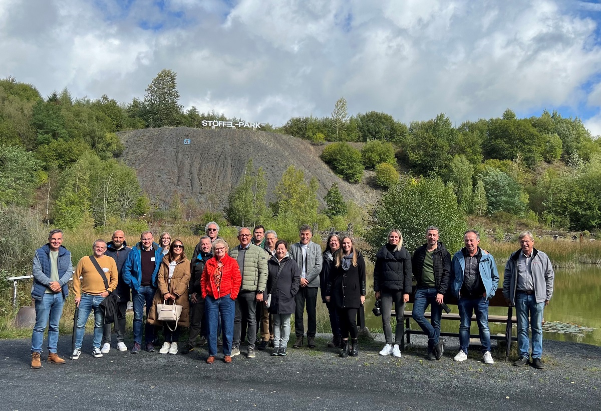 Die Gruppe zu Besuch im Stffel-Park. (Foto: Wolfgang Scheinert)
