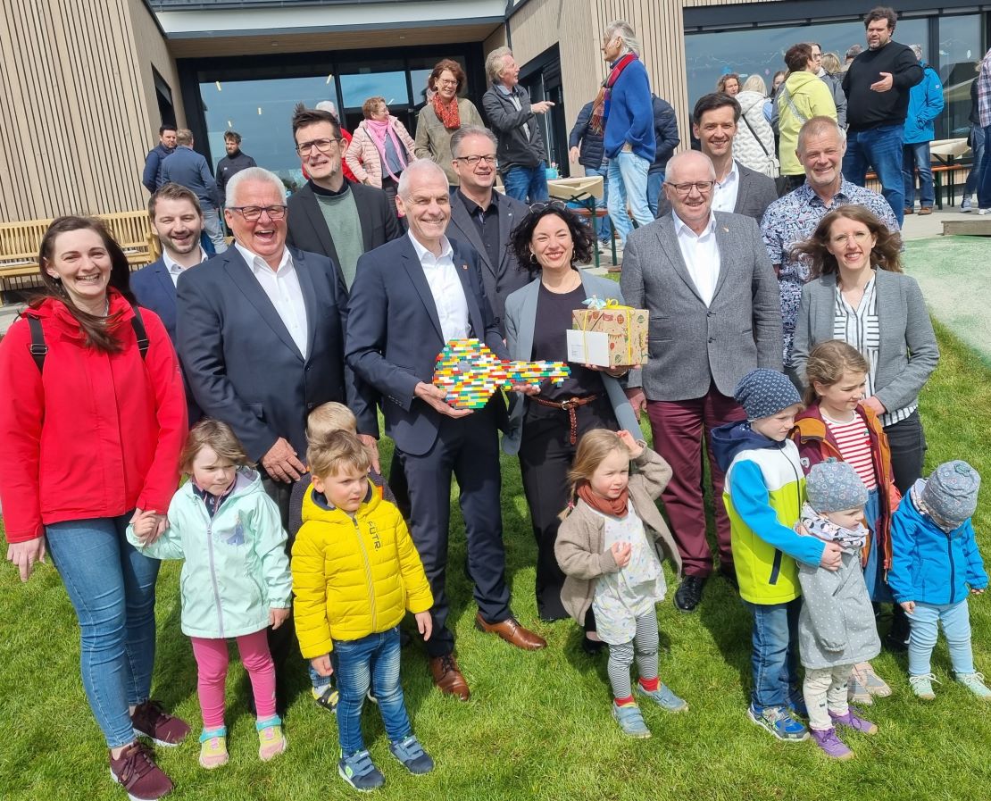 Groe Freude in Gllesheim: Neue Kita "Stein auf Stein" offiziell eingeweiht