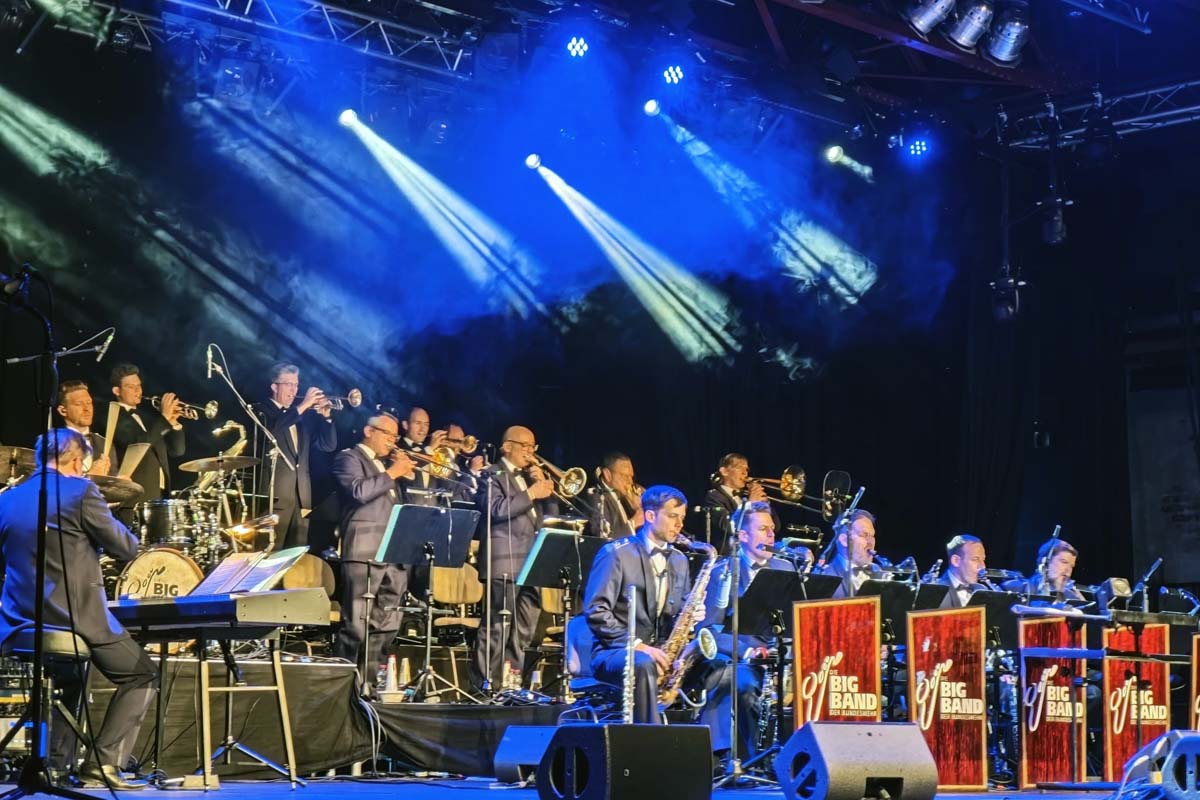 Die Big-Band der Bundeswehr begeisterte die Besucher (Bilder: kk)