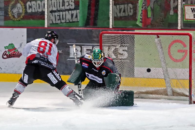 Holger Beck (honorarfrei): Jamie Hill trifft gegen Hamburg zum zwischenzeitlichen 2:2. Foto: EG Diez-Limburg 