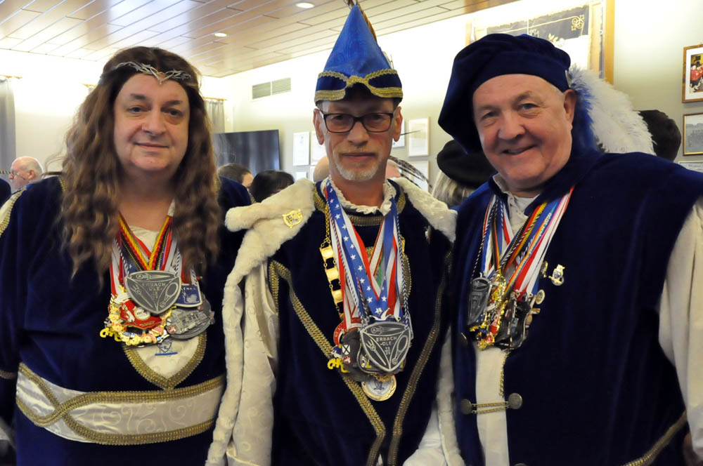 Das Trifolium des HCE: Prinz Achim I. (Mitte), Bauer Wolfgang (rechts) und Jungfrau Guido (links) (Fotos: kk)