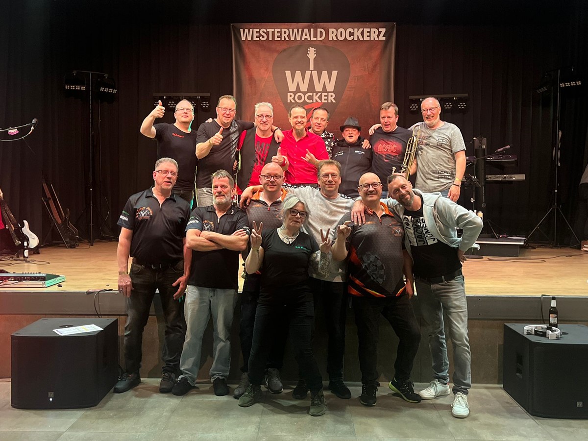 Die Westerwald RockerZ erffneten die vierten Horhausener Dart Open. (Foto: Veranstalter)