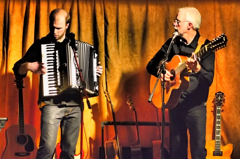 "Becker & Becker spielen Von Mey bis Hendrix im Kulturzentrum "Zweite Heimat" in Hhr-Grenzhausen. Foto: Veranstalter