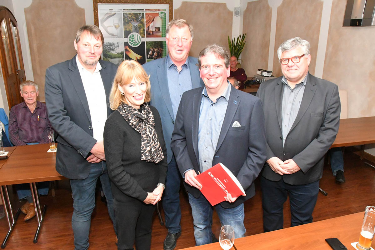 Von links: Guido Kern, Cecilé Kroppach, Horst Rasbach, Johannes Hörter und Michael Mahlert. Fotos: SPD
