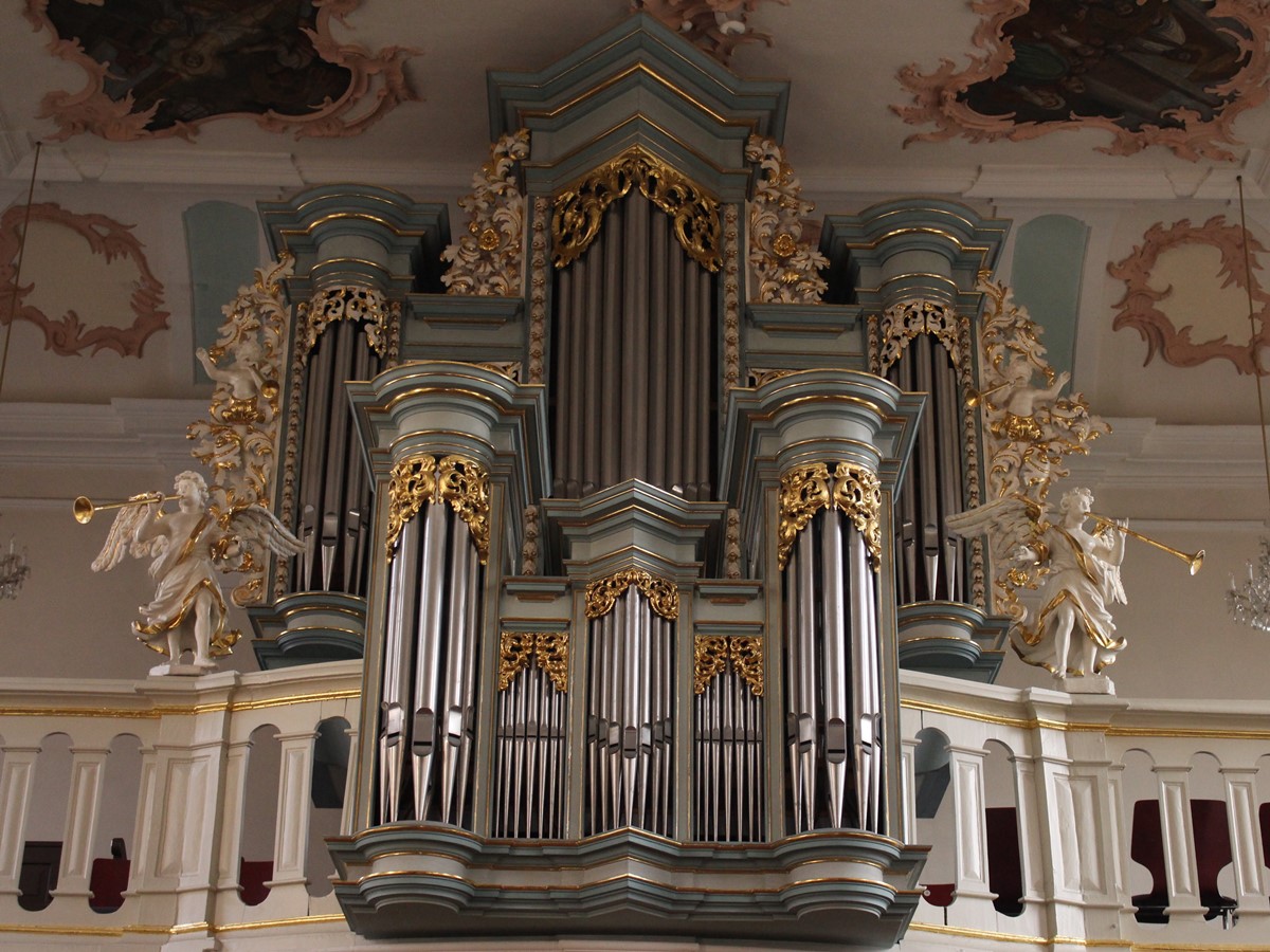 Auch die Orgel der Pfarrkirche St. Johannes Nepomuk wird beim Hadamarer Orgelspaziergang erklingen. (Foto: Volker Thies)