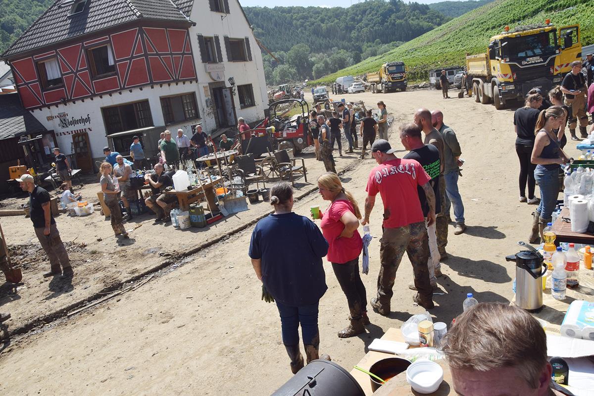 Auch die Handwerksbetriebe entlang der Ahr sind schwer von der Flutkatastrophe getroffen worden. (Fotos: HWK)