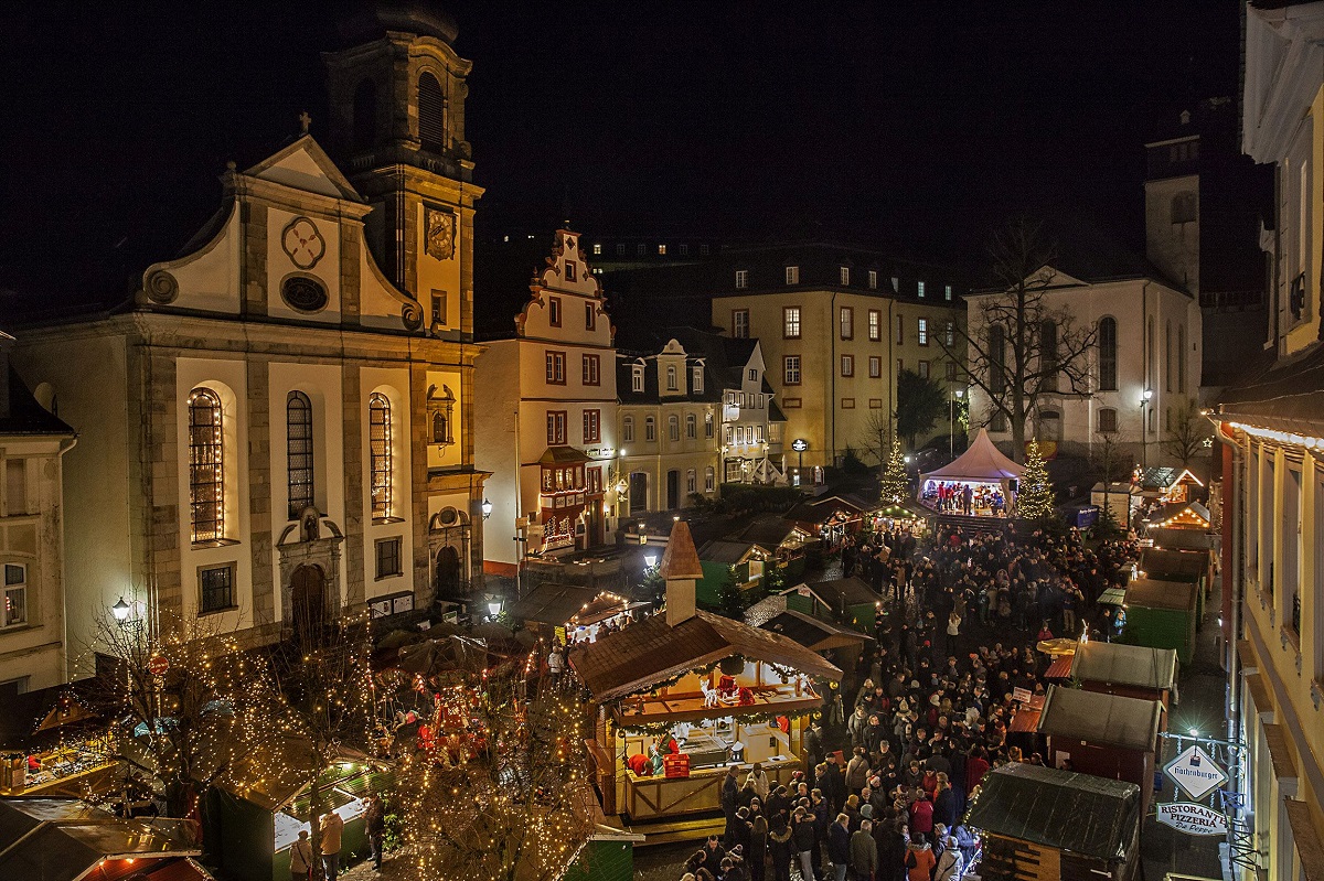 Weihnachtsmarkt Hachenburg 2023: Die Lwenstadt ldt wieder auf den Alten Markt ein