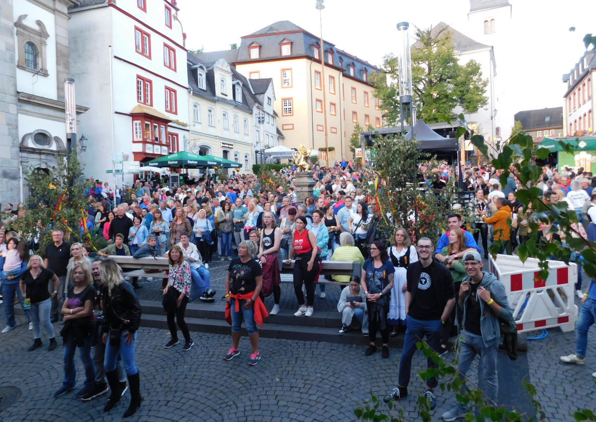 Volksfeststimmung bei der Eröffnung der Kirmes in Hachenburg