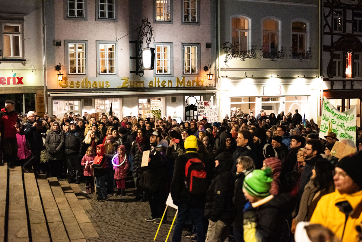 In Hachenburg gingen rund 3000 Menschen gegen Rechts auf die Strae. (Alle Fotos: Christian Schmidt)