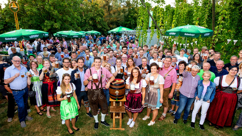 Festbier-Anstich mit vielen hundert Clubbern im Hopfengarten 