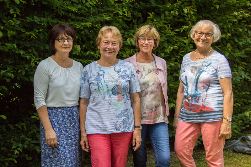 Geschftsfhrerin Helena Schuck mit der Abordnung des Gymnastikvereins Christa Schfer, Brigitte Leyendecker, Annerose Kind (von links). Foto: Privat
