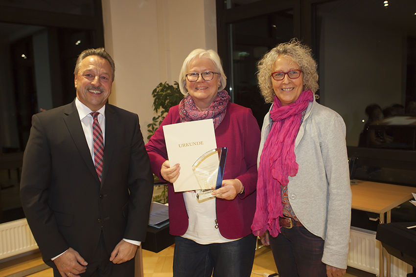 Inge Hader aus Bonefeld erhielt den Ehrenamtspreis der VG Rengsdorf-Waldbreitbach. Foto: Wolfgang Tischler