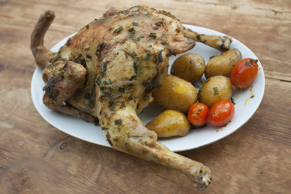 Westerwlder Rezepte: Omas knuspriges Hhnchen mit Rosmarinkartoffeln aus dem Backofen