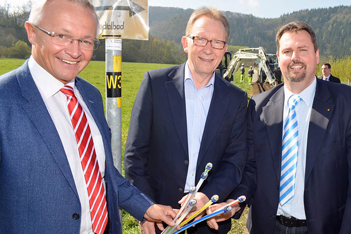 Von links: Landrat Achim Hallerbach, CDU-Bundestagsabgeordneter Erwin Rddel und den Asbacher Brgermeister und CDU-Fraktionsvorsitzender im Kreistag von Neuwied, Michael Christ. Foto: Kreisverwaltung Neuwied