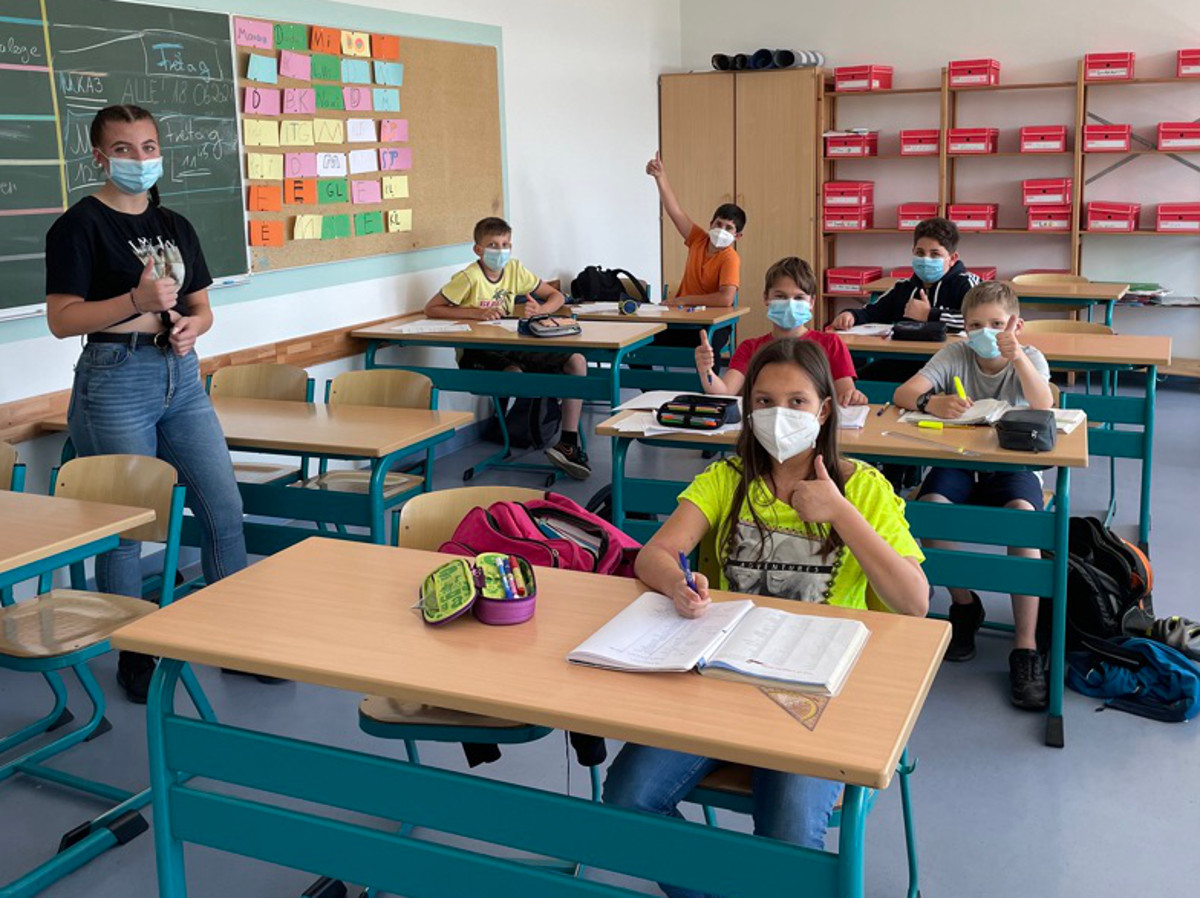 An der IGS Hamm haben Abiturienten in Rahmen eines Kooperationsprojekts den Jngsten der Schule beim Nachholen das Stoffs geholfen. Foto: Diana Nentwig
